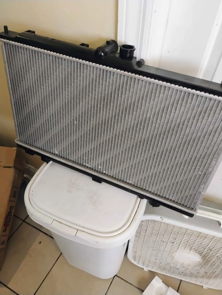 OEM Mitsubishi Lancer 2.0 Radiator - photo 2
