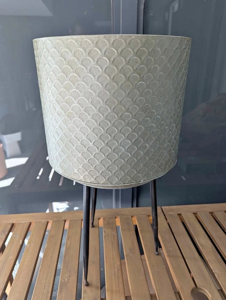 Scalloped Metal Planter with Tripod Stand