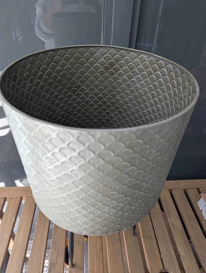Scalloped Metal Planter with Tripod Stand - photo 2
