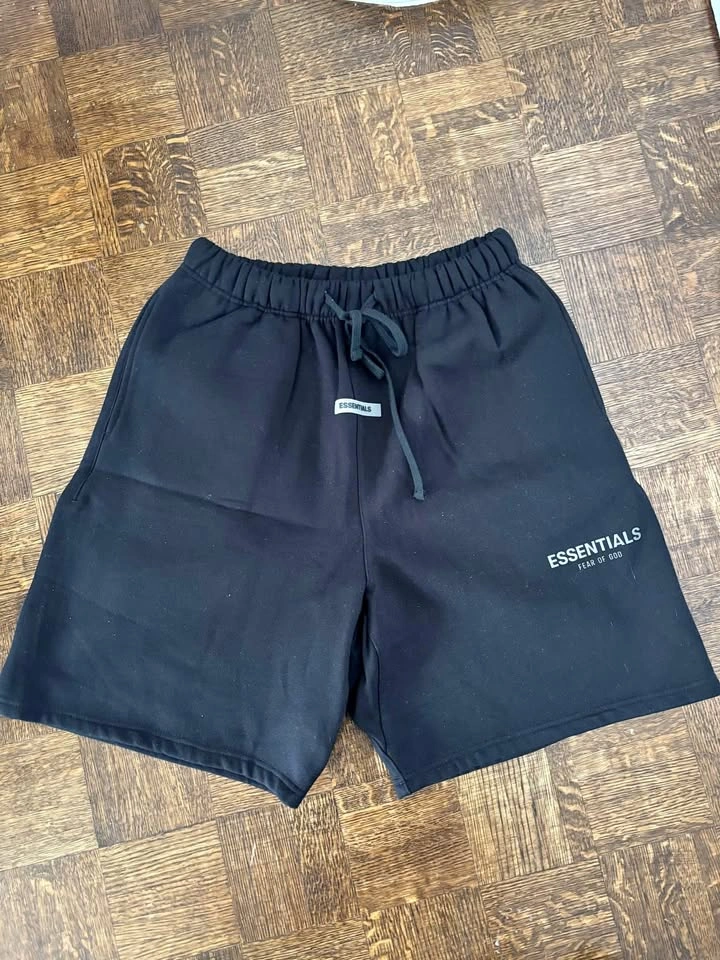 Essentials Shorts - Black