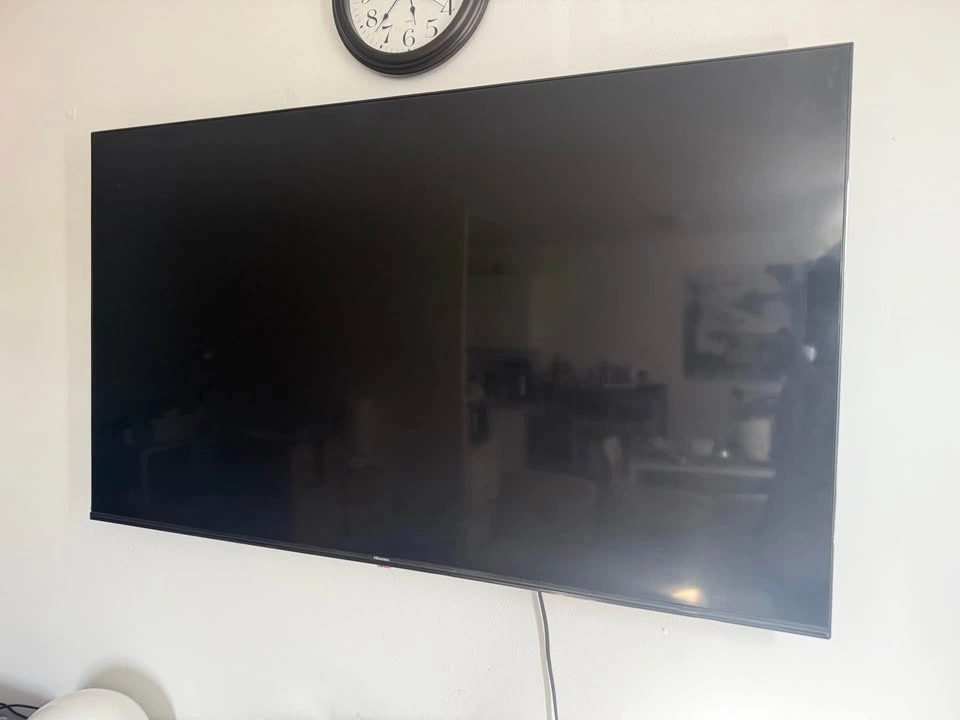 Hisense 58 inch smart TV for sale - photo 2