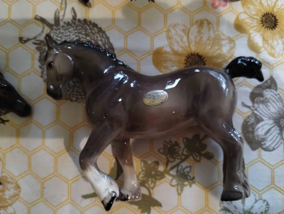 4 Porcelain Horse Figurines - photo 2
