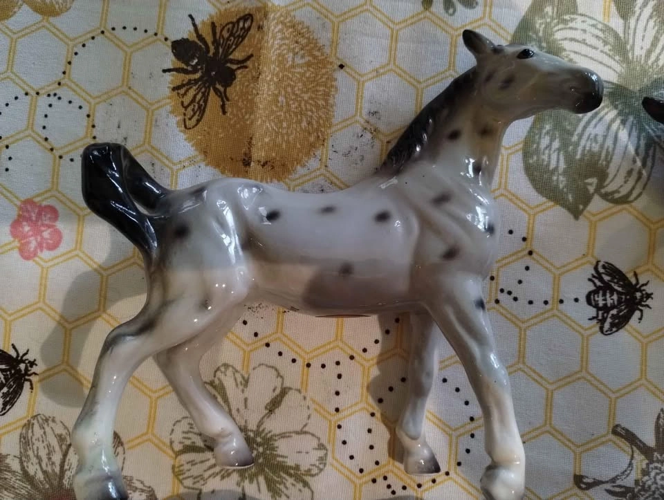 4 Porcelain Horse Figurines - photo 4