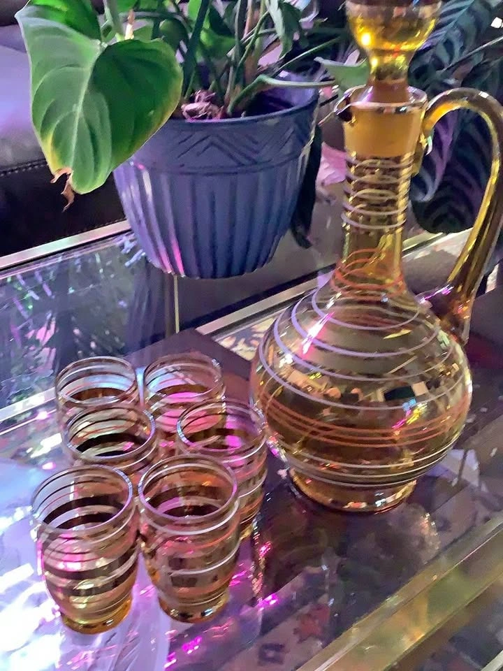 Vintage Decanter and 6 Shot Glass set