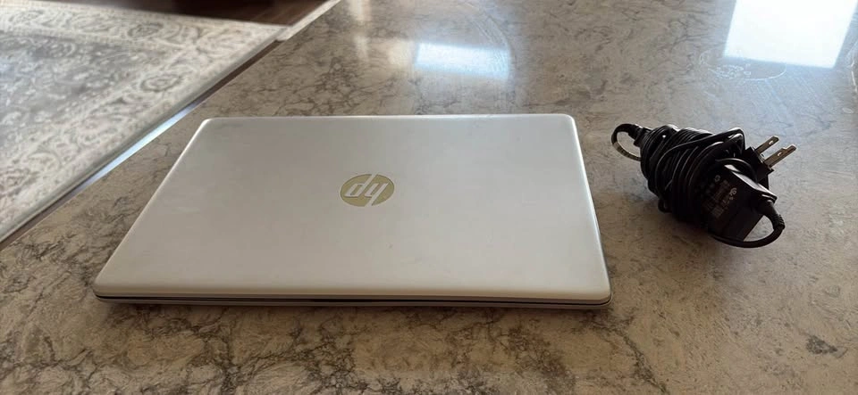 15.6’ HP Laptop - Intel i5, 16GB RAM, 1TB SSD - photo 2