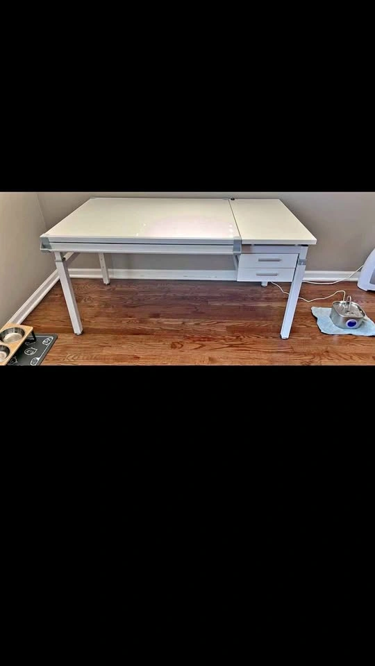 Art desk