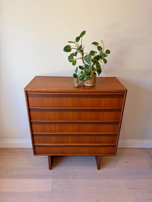 Mid Century Modern Teak Chest of Drawers - photo 2