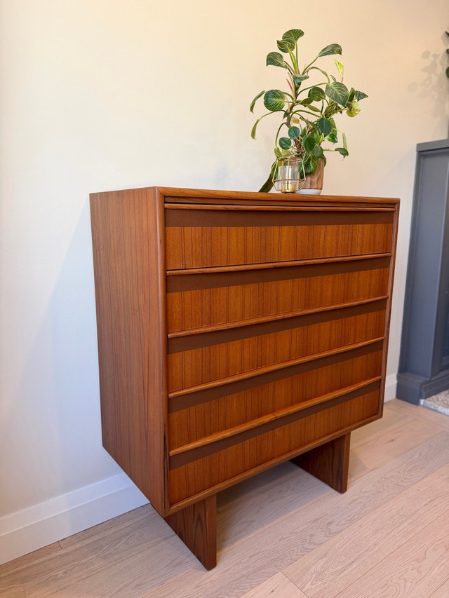 Mid Century Modern Teak Chest of Drawers - photo 5