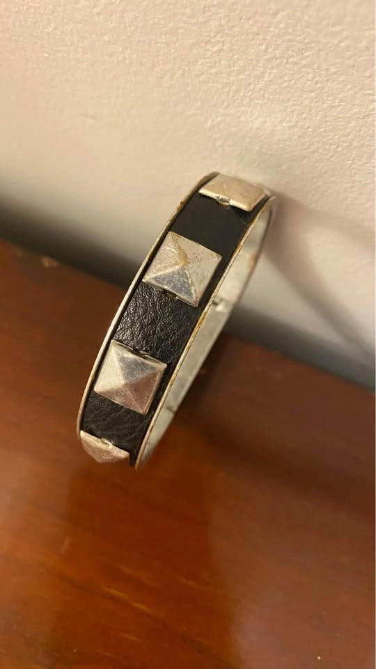 MANGO STUD CHAIN BANGLE