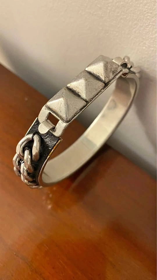 MANGO CHAIN STUD BANGLE