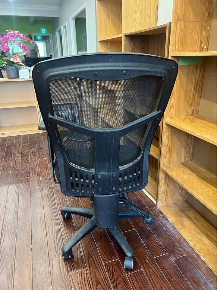 2 Black Office Chairs with Armrests - photo 2