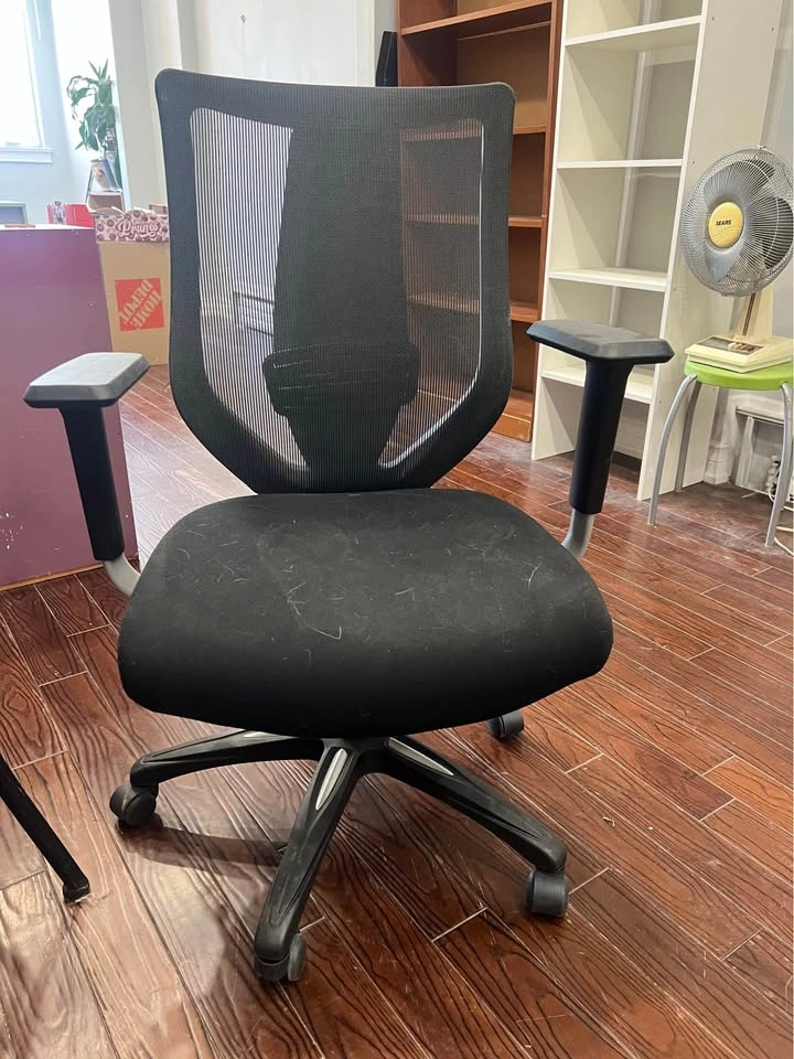 2 Black Office Chairs with Armrests - photo 4