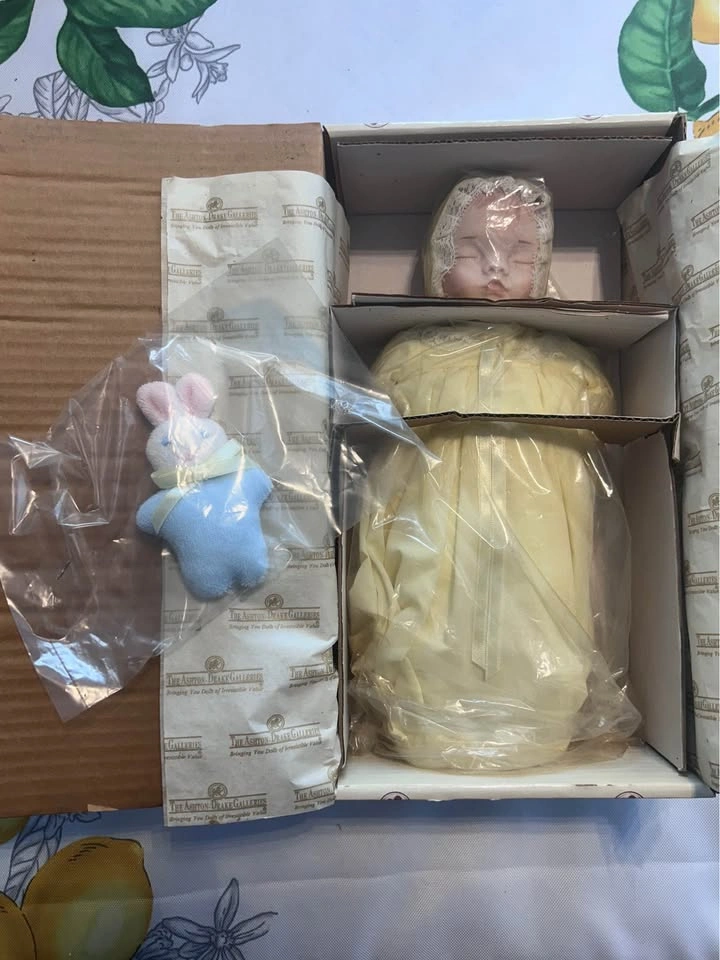 Ashton Drake Porcelain Dolls Collection - photo 3