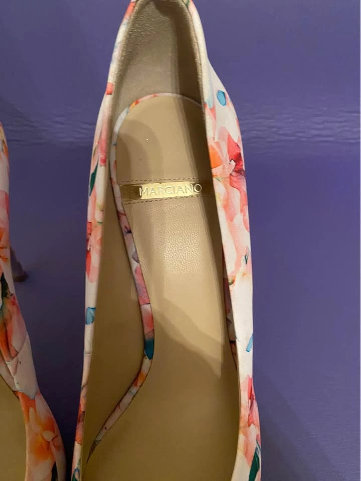 Womens elegant size 40 shoes by Marciano pickup today - photo 2