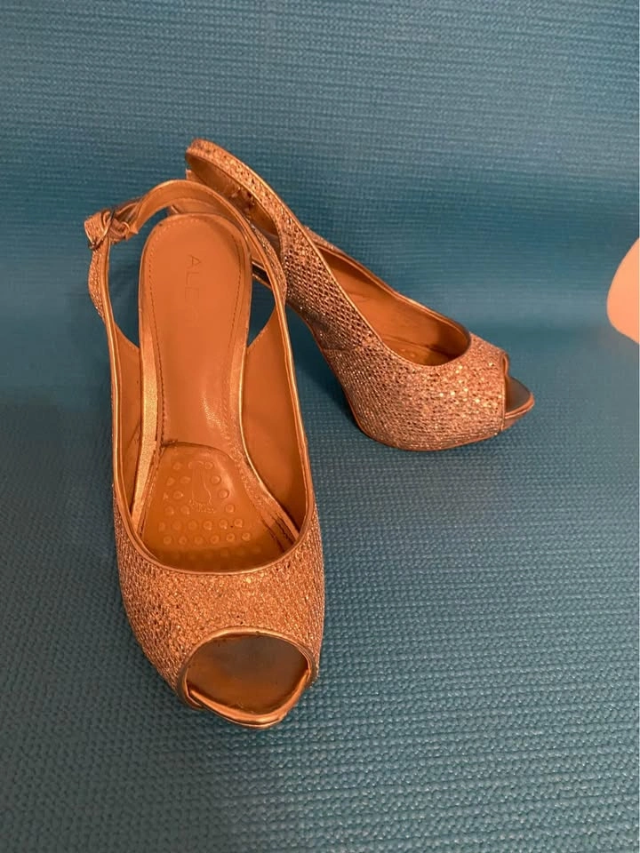 Ladies Gold Glitter Shoes Pickup Today - photo 2