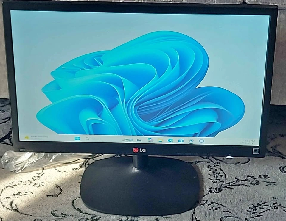 LG 22" Full HD LED Monitor (22M35D)