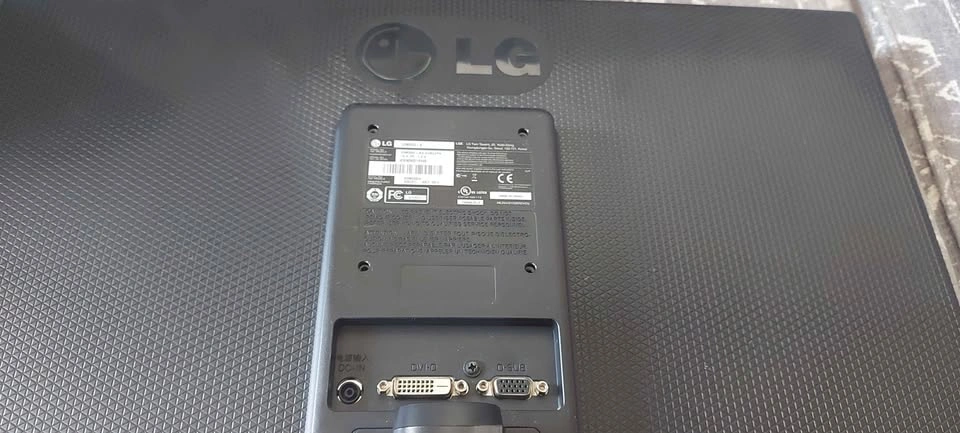 LG 22" Full HD LED Monitor (22M35D) - photo 2