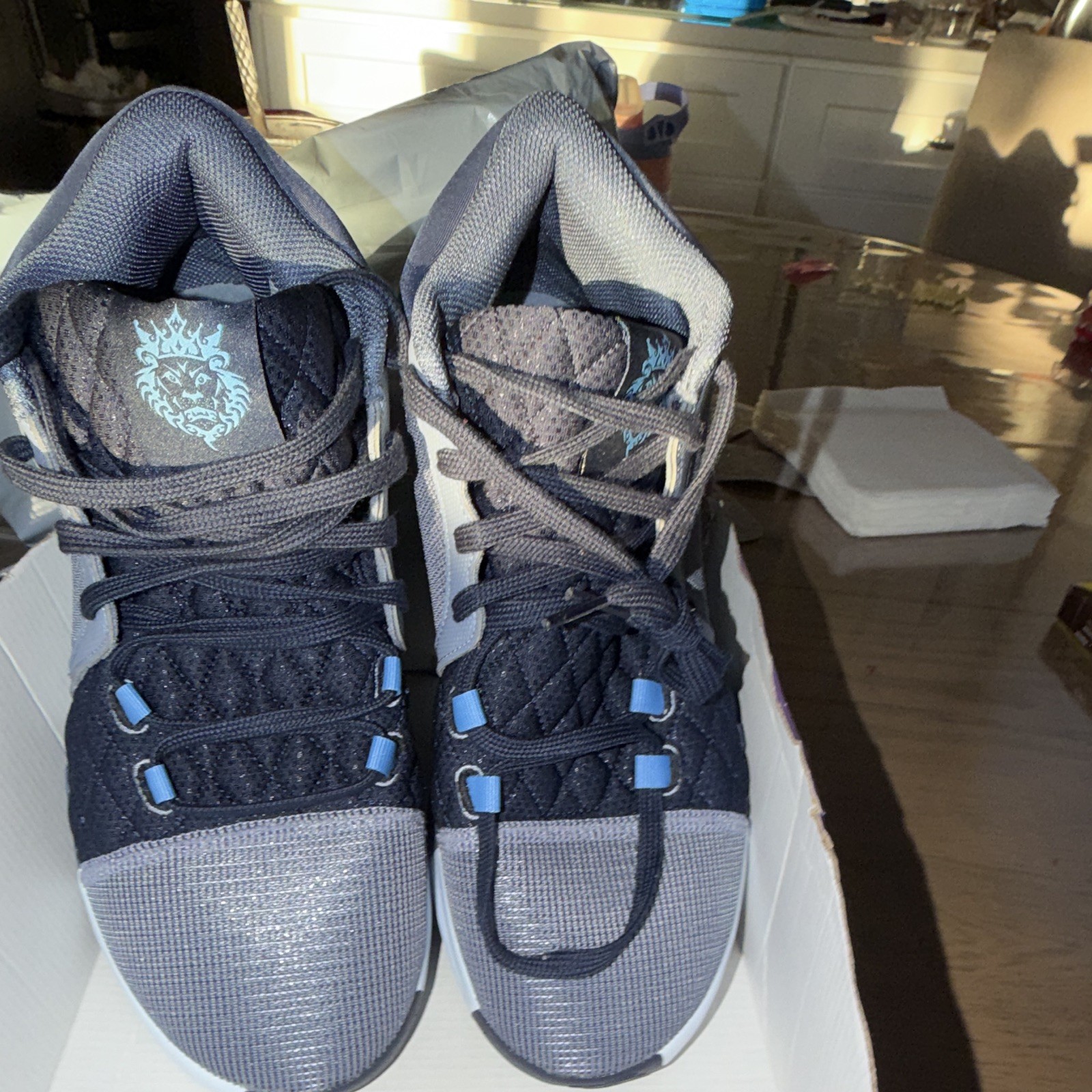 Nike LeBron Witness VIII Mid Top Sneakers - US Men's 10