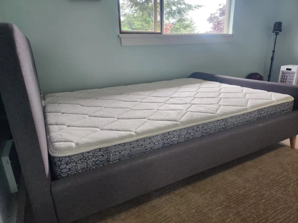 Kingsdown Mattress and Upholstered Platform Bed Frame - photo 3