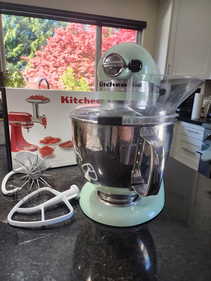 KitchenAid Artisan 5 Qt + Metal Food Grinder