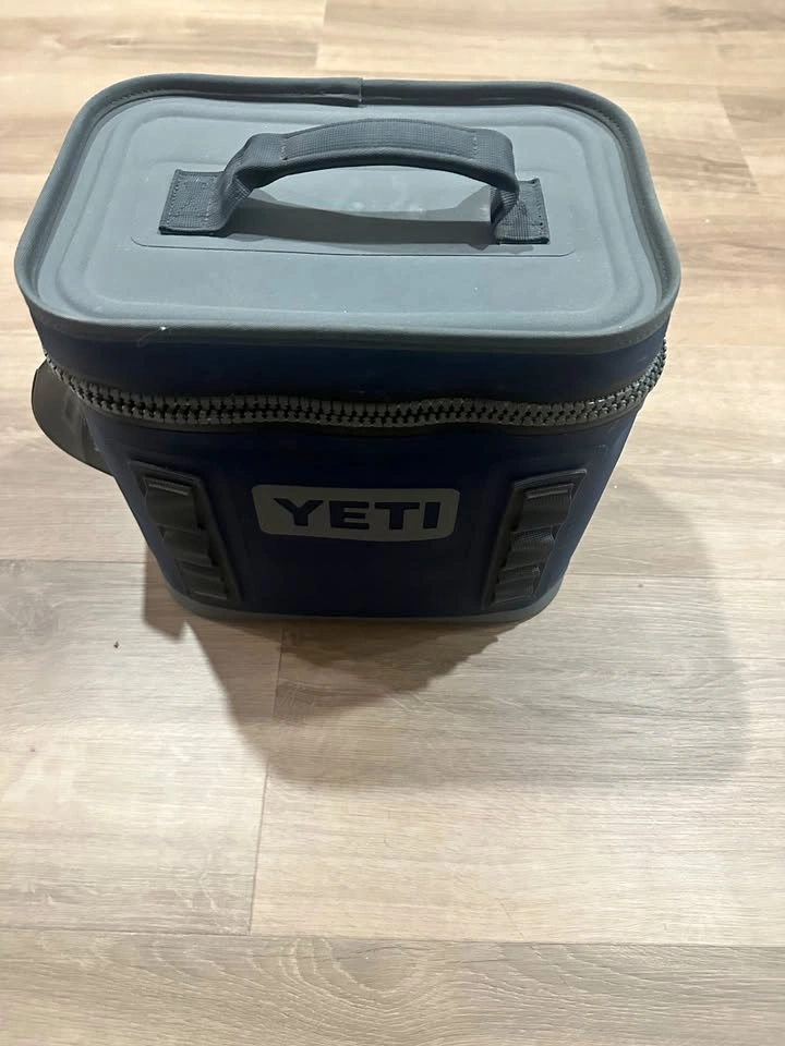 Navy Yeti Hopper Flip 8