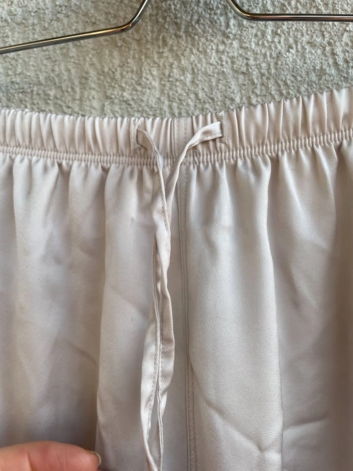 Size L Uniqlo Cream Satin Lounge Pants - photo 2