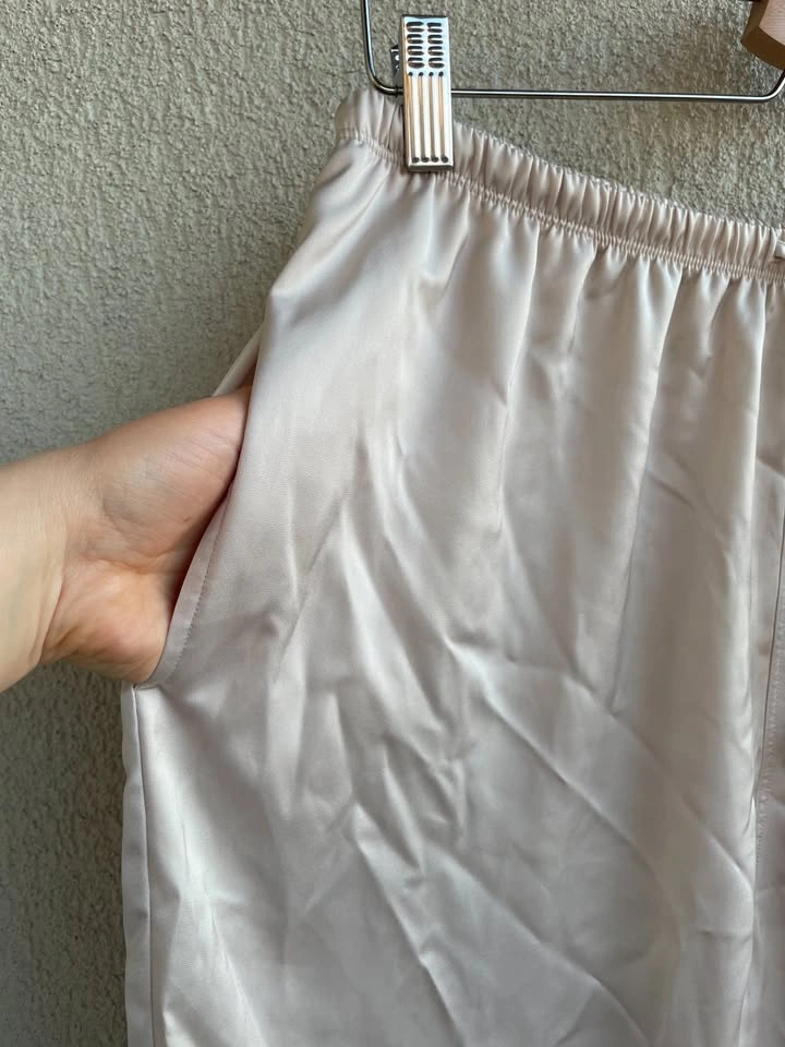 Size L Uniqlo Cream Satin Lounge Pants - photo 3