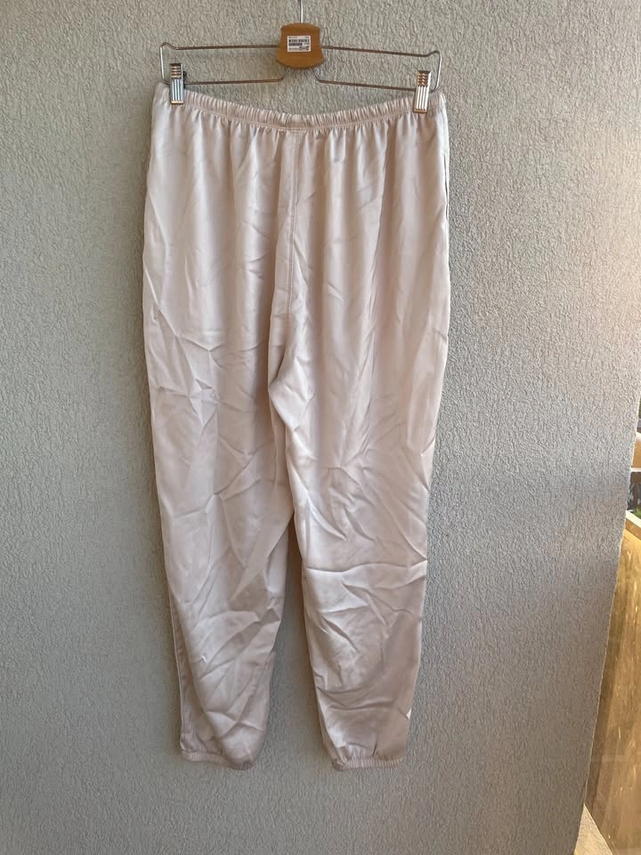 Size L Uniqlo Cream Satin Lounge Pants - photo 4