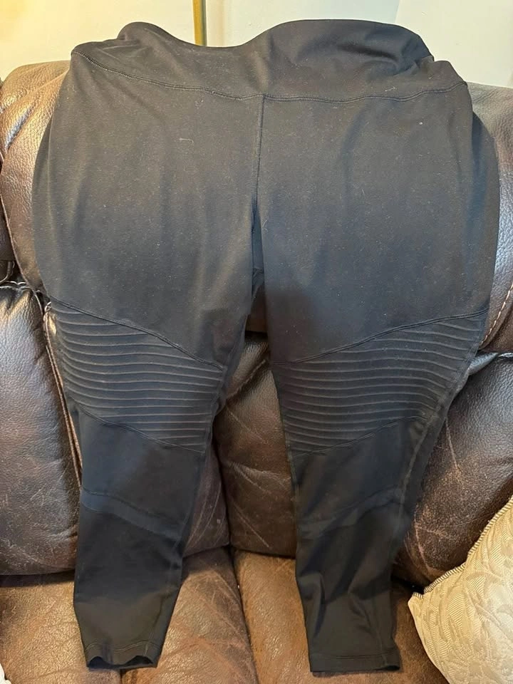 Old Navy Active Elevate Go-Dry Moto Leggings Black