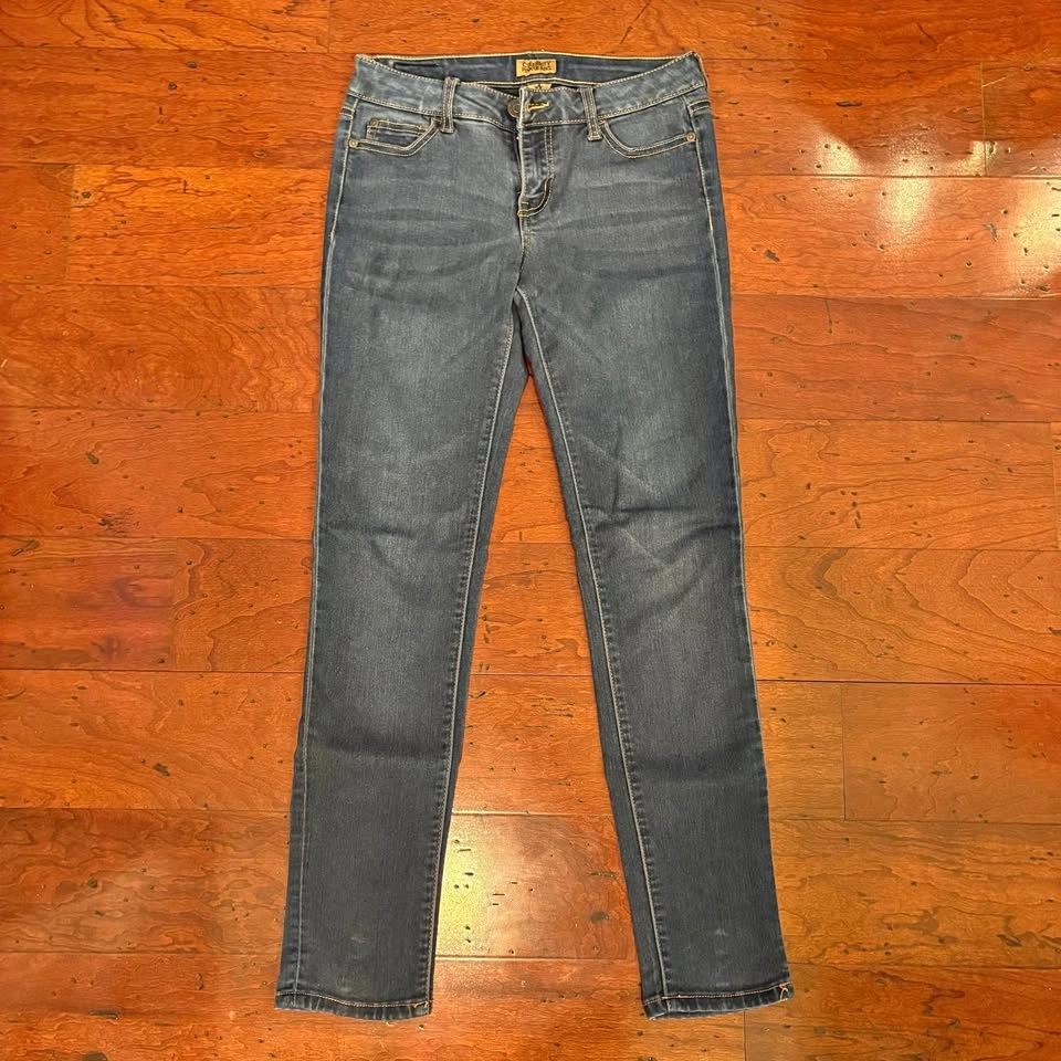Women's Celebrity Pink Dark Wash Skinny Jeans (Low To Medium Ris