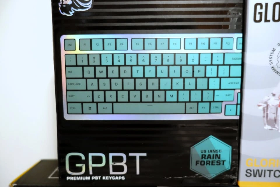 NEW SEALED Glorious GMMK2 RGB Keyboard Keycaps & Switches Bundle - photo 5