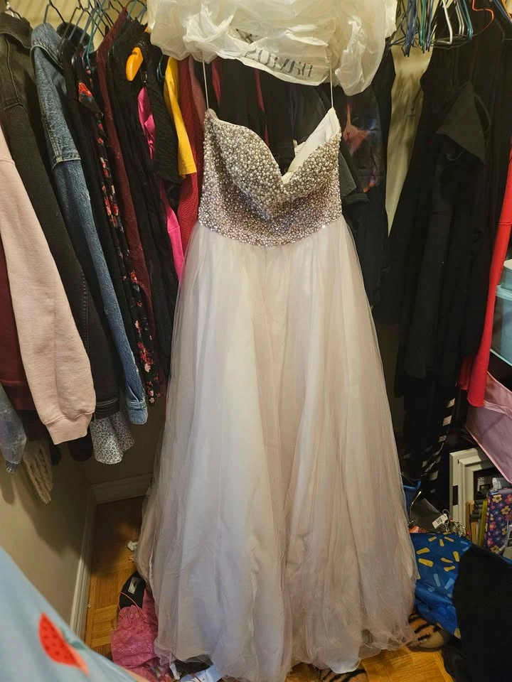 Prom Dress Lilac Ball Gown Size 6 - photo 3