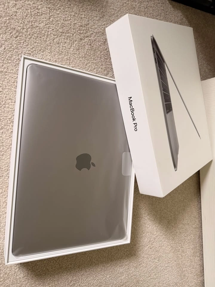 MacBook Pro 2017 13 inch - photo 2