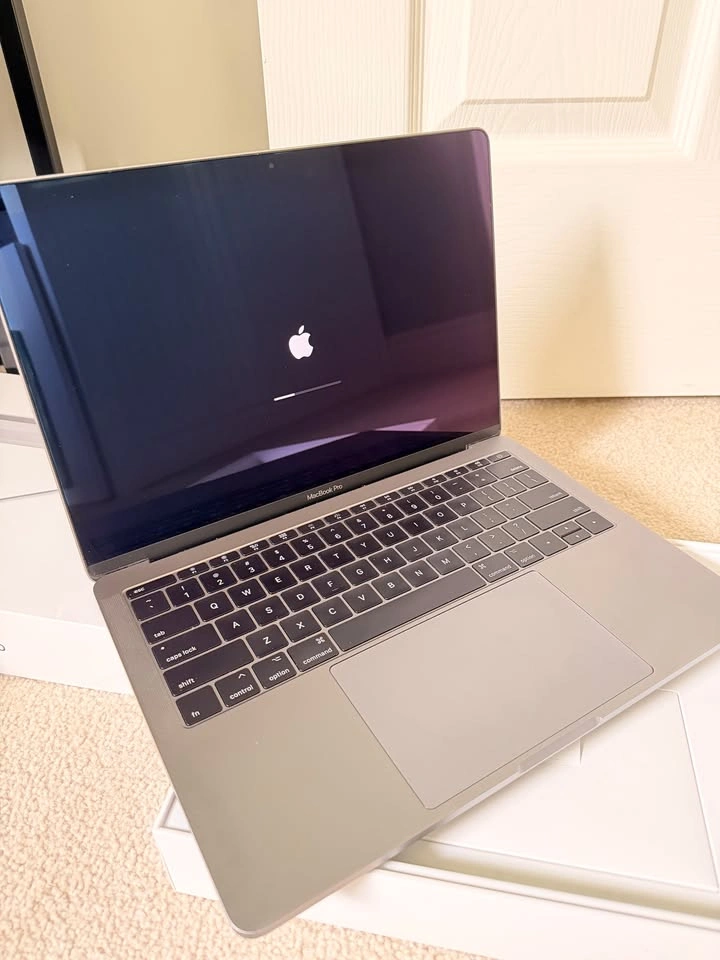 MacBook Pro 2017 13 inch - photo 3