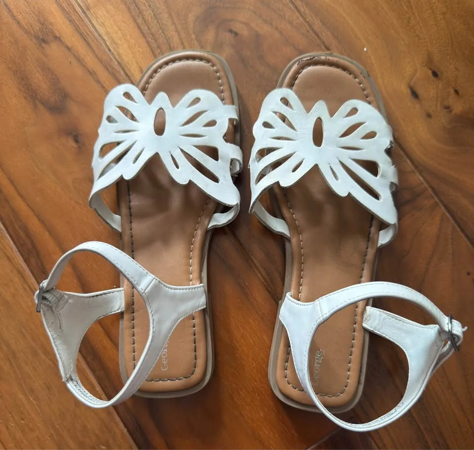 Girls White Butterfly Sandals image indicator(2)