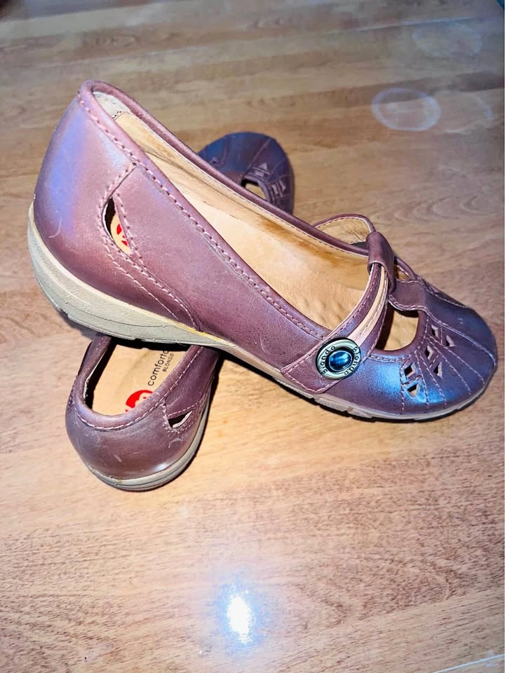 Women’s US 7.5 – Blondo Leather Mary Jane Shoes