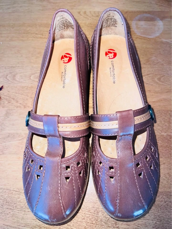 Women’s US 7.5 – Blondo Leather Mary Jane Shoes - photo 3