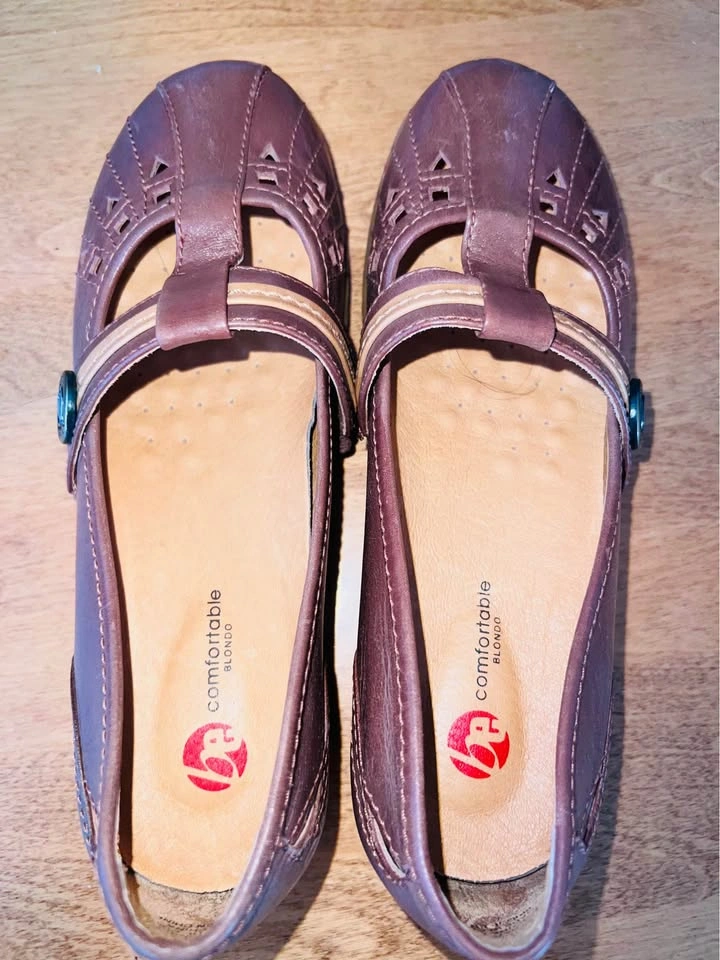 Women’s US 7.5 – Blondo Leather Mary Jane Shoes - photo 4