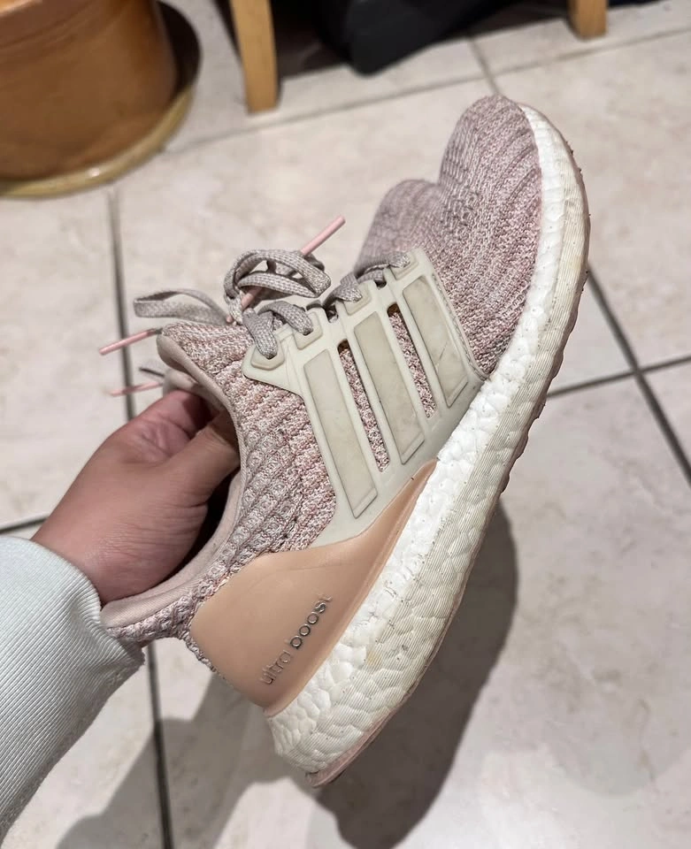 Adidas Ultra Boost Size 5 - photo 2