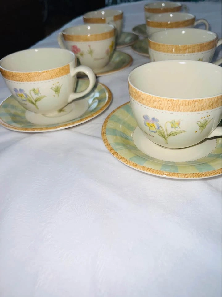 Vintage Viola Tricolor Botanical Cup & Saucer Set - photo 4
