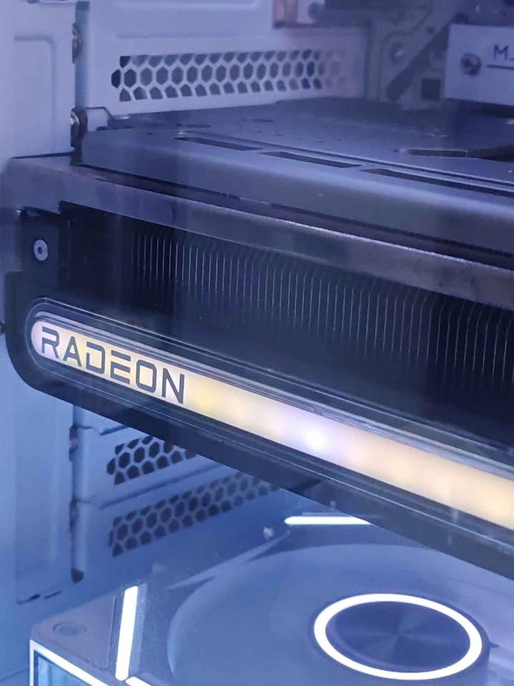 Sapphire Nitro+ Rx 7700xt - photo 3