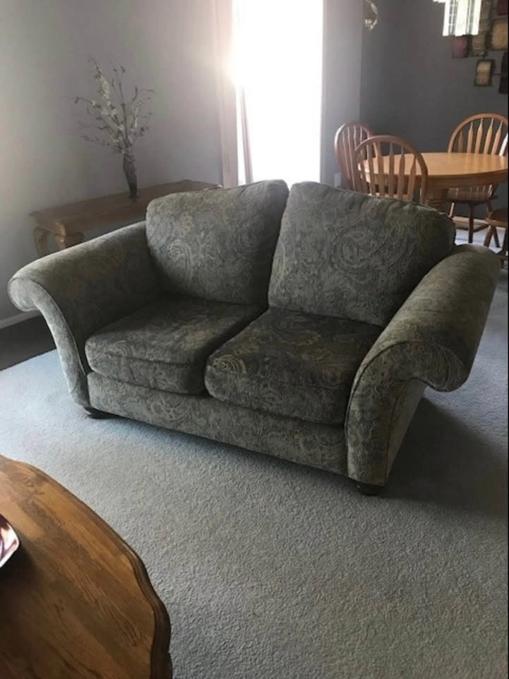 Couch and loveseat - photo 2