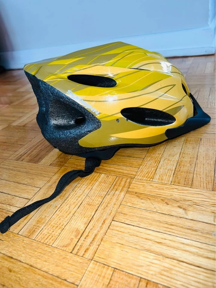 Bike/Scooter Safety Helmet (Like New) - photo 2