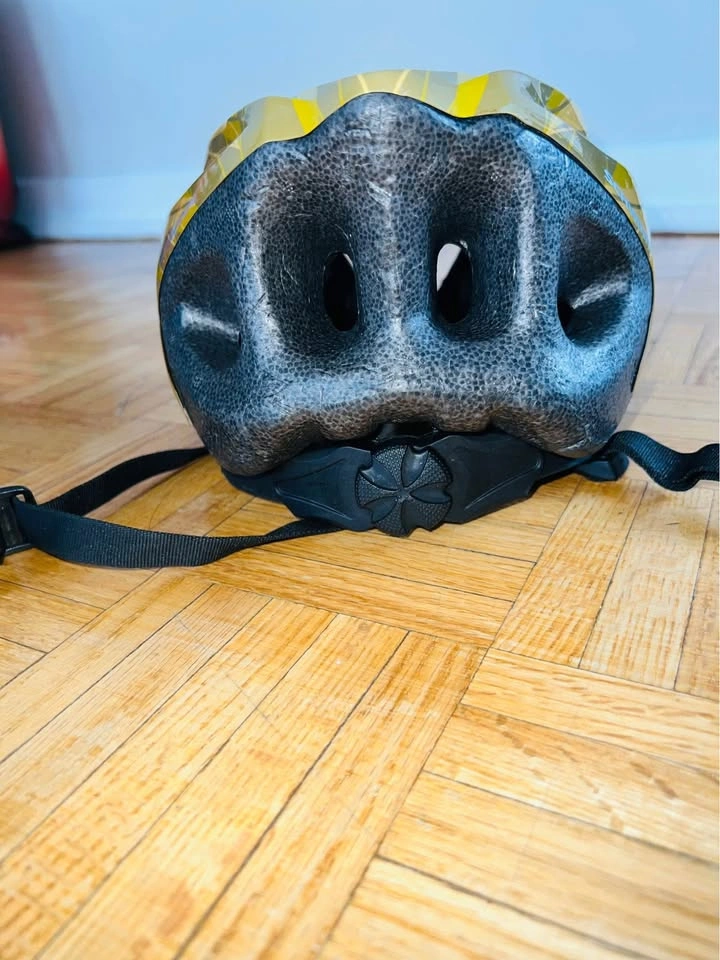 Bike/Scooter Safety Helmet (Like New) - photo 3