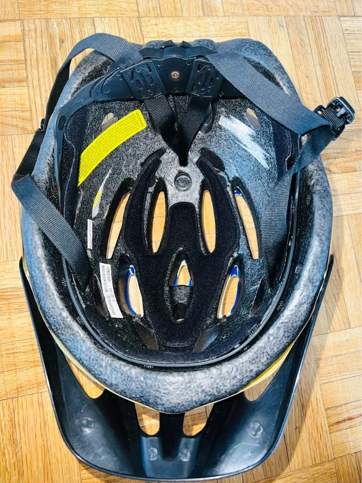 Bike/Scooter Safety Helmet (Like New) - photo 5