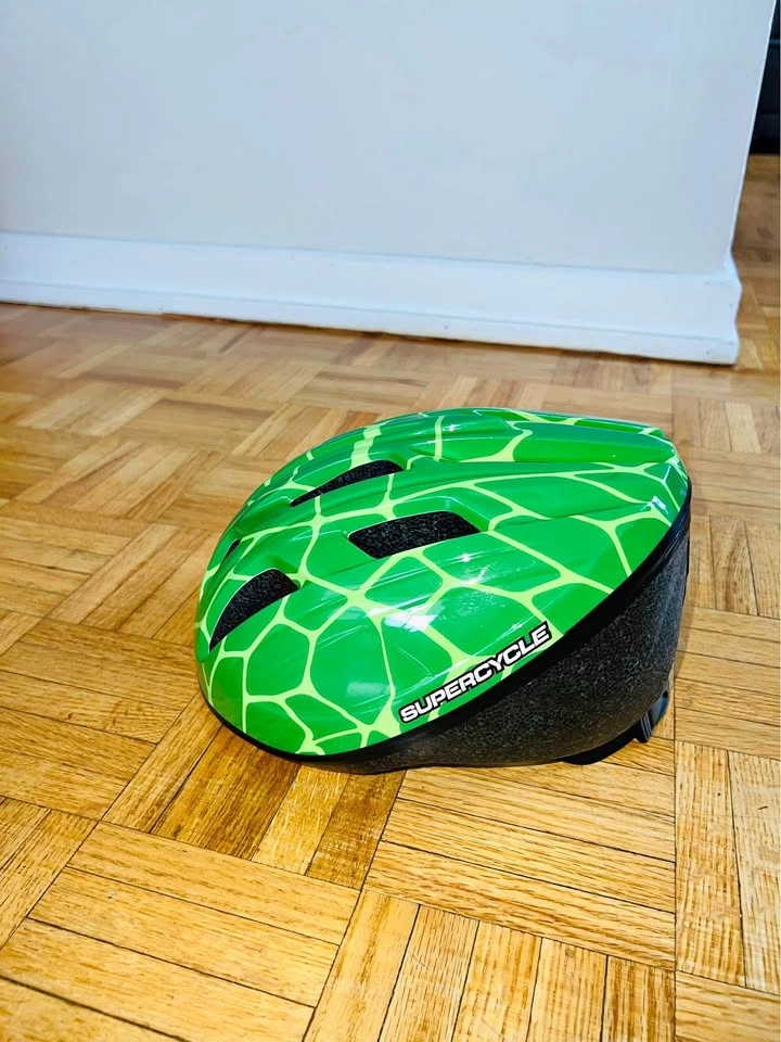 Bike/Scooter Safety Helmet (Like New)