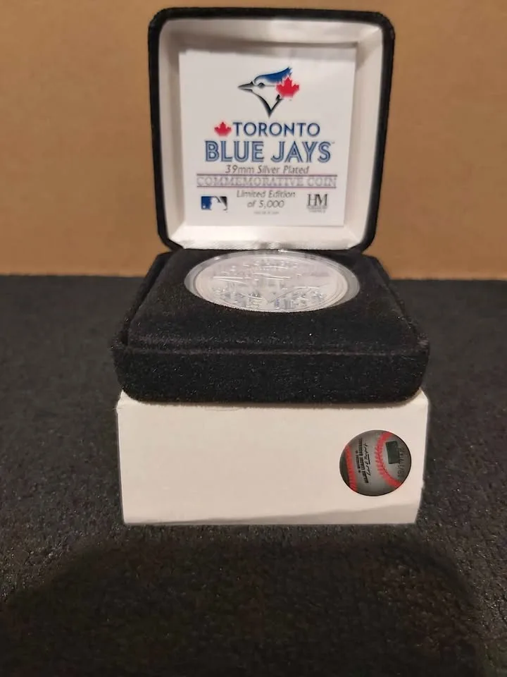 Toronto Blue Jays- ( Limited Edition) 39mm Coin image indicator(6)