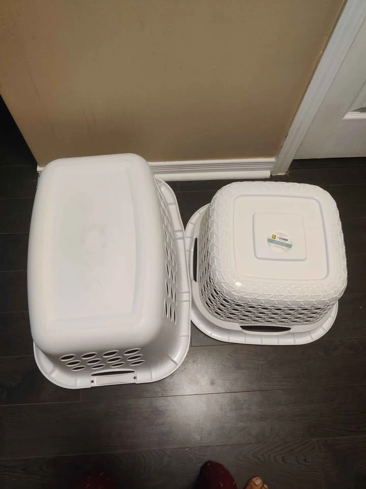 Two used good condition laundry baskets - photo 2
