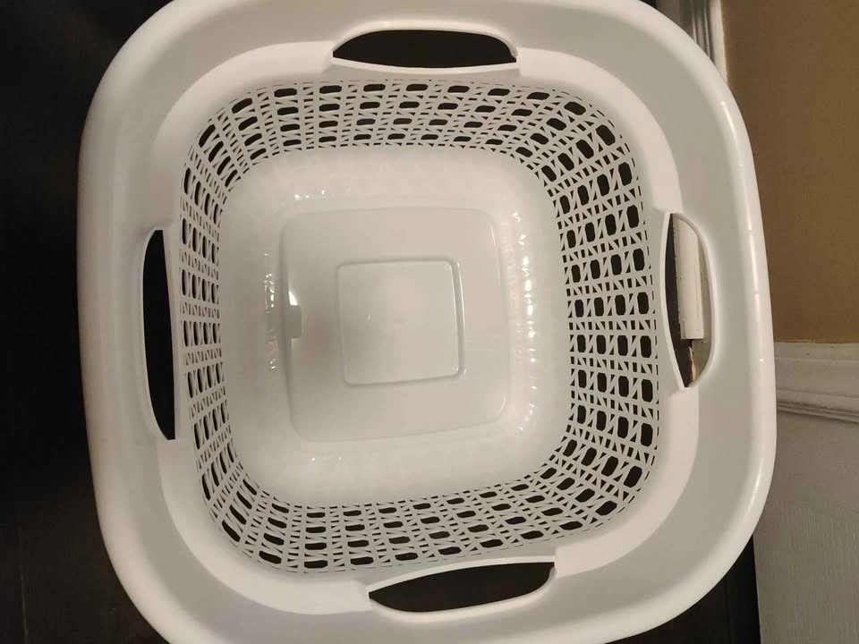 Two used good condition laundry baskets - photo 4