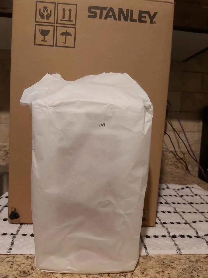 Stanley - The All Day 40oz Quencher Carry-All w/ Strap image indicator(7)